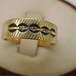 7 Diamonds Gold and Black Patterned Ring